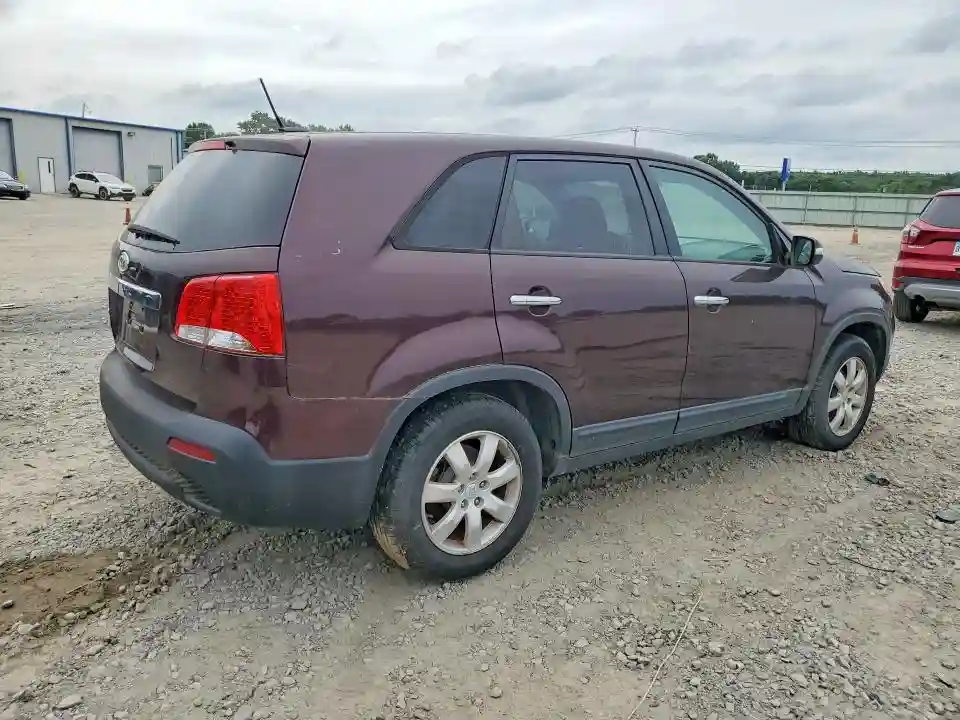 5XYKT3A17BG005461 2011 KIA SORENTO-2