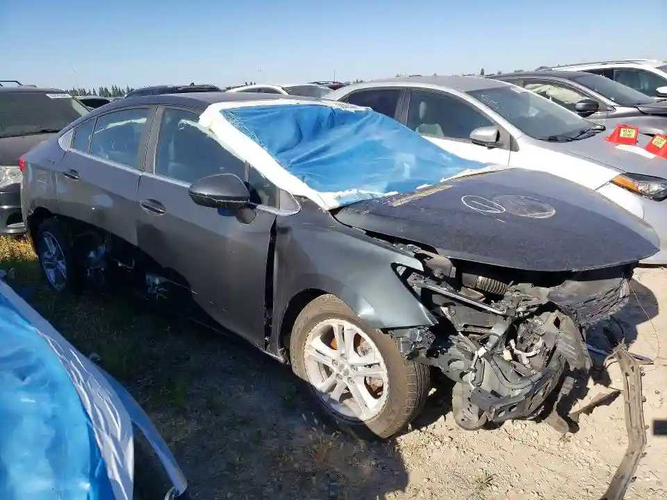 1G1BE5SM0J7204676 2018 CHEVROLET CRUZE-3