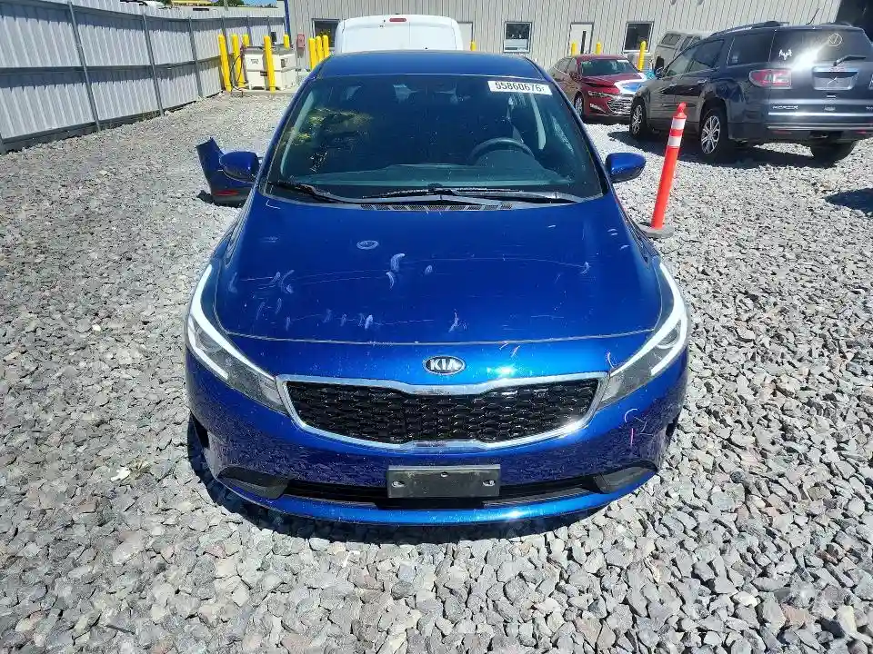 3KPFL4A70JE262615 2018 KIA FORTE-4
