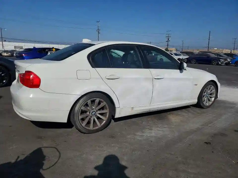 WBAPH5G54BNM80620 2011 BMW 3 SERIES-2