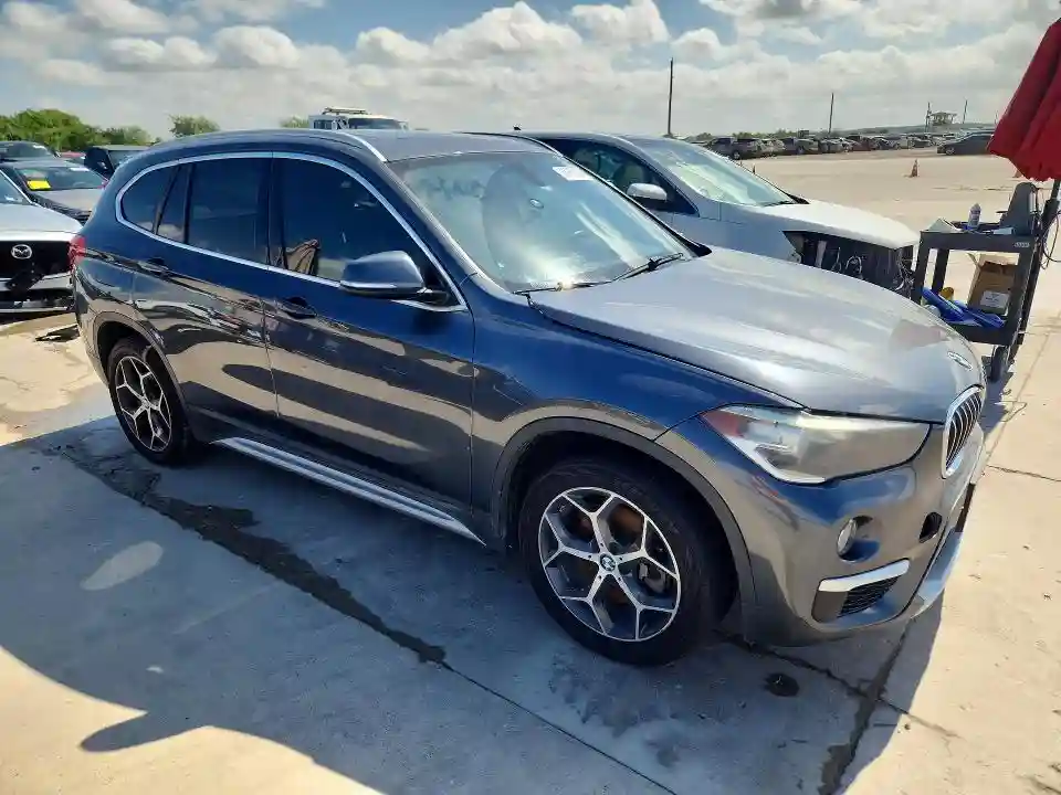 WBXHU7C30J5L09402 2018 BMW X1-3