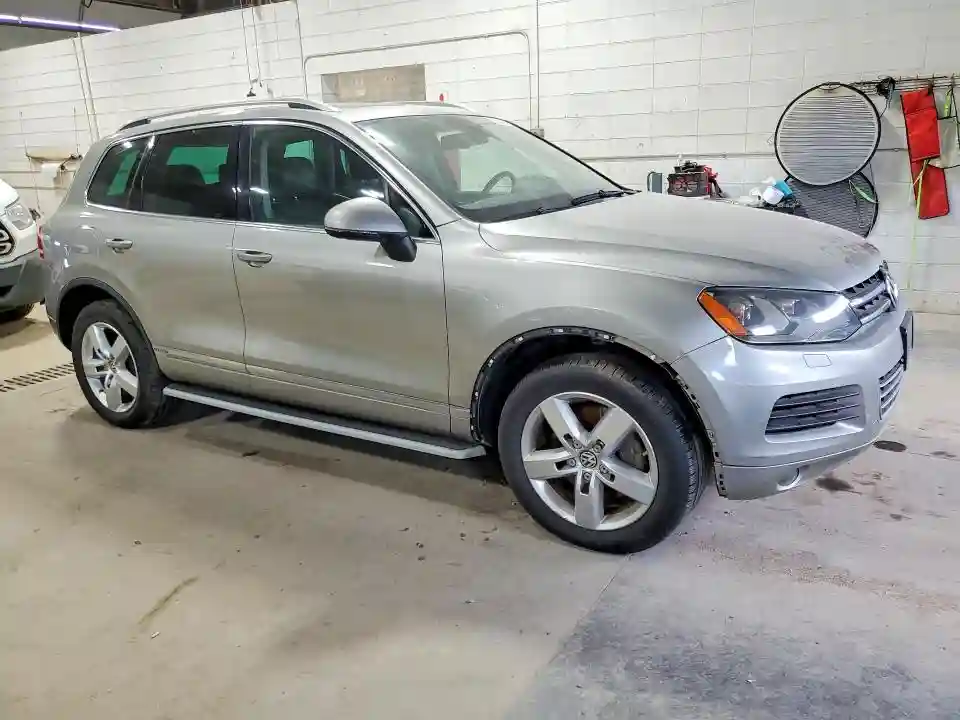 WVGFG9BP1BD004991 2011 VOLKSWAGEN TOUAREG-3