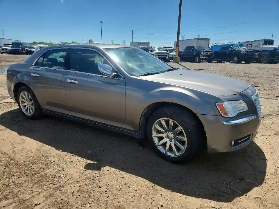 2C3CA5CG4BH582736 2011 CHRYSLER 300-3