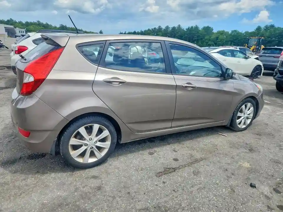 KMHCU5AE1DU104077 2013 HYUNDAI ACCENT-2