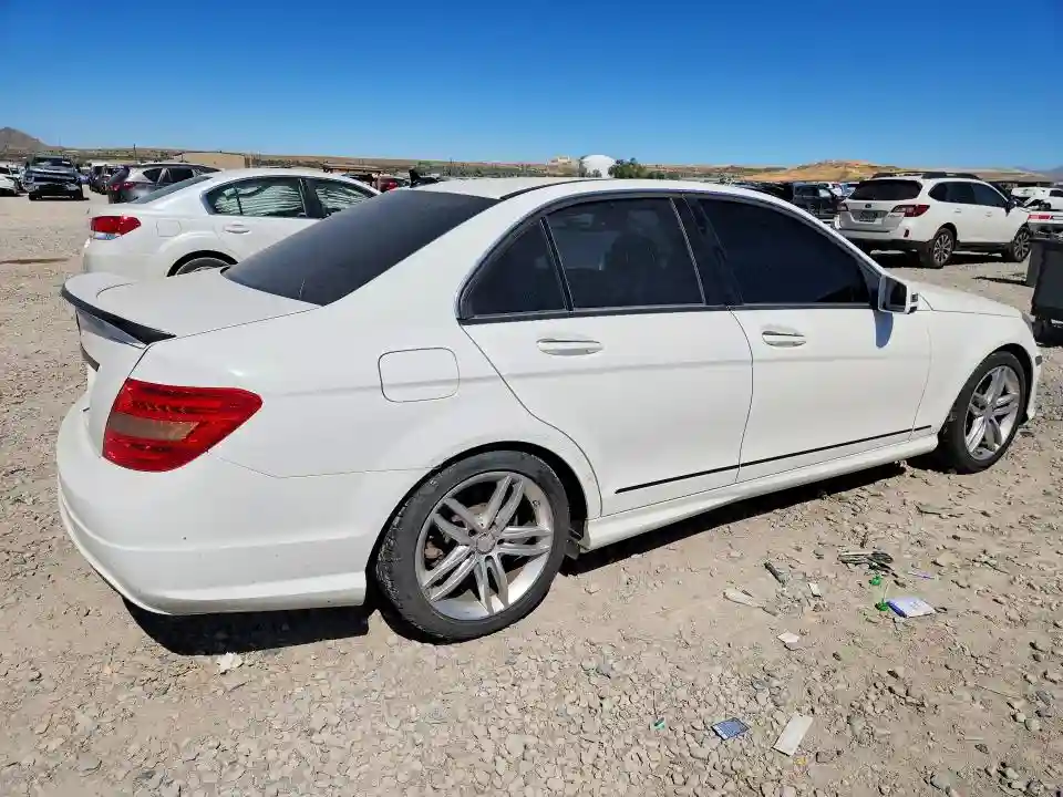 WDDGF4HB1DA835945 2013 MERCEDES-BENZ C-CLASS-2