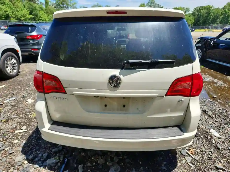 2V4RW3D14AR158896 2010 VOLKSWAGEN ROUTAN-5