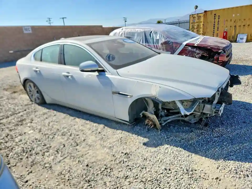 SAJAD4BG3HA945509 2017 JAGUAR XE-3
