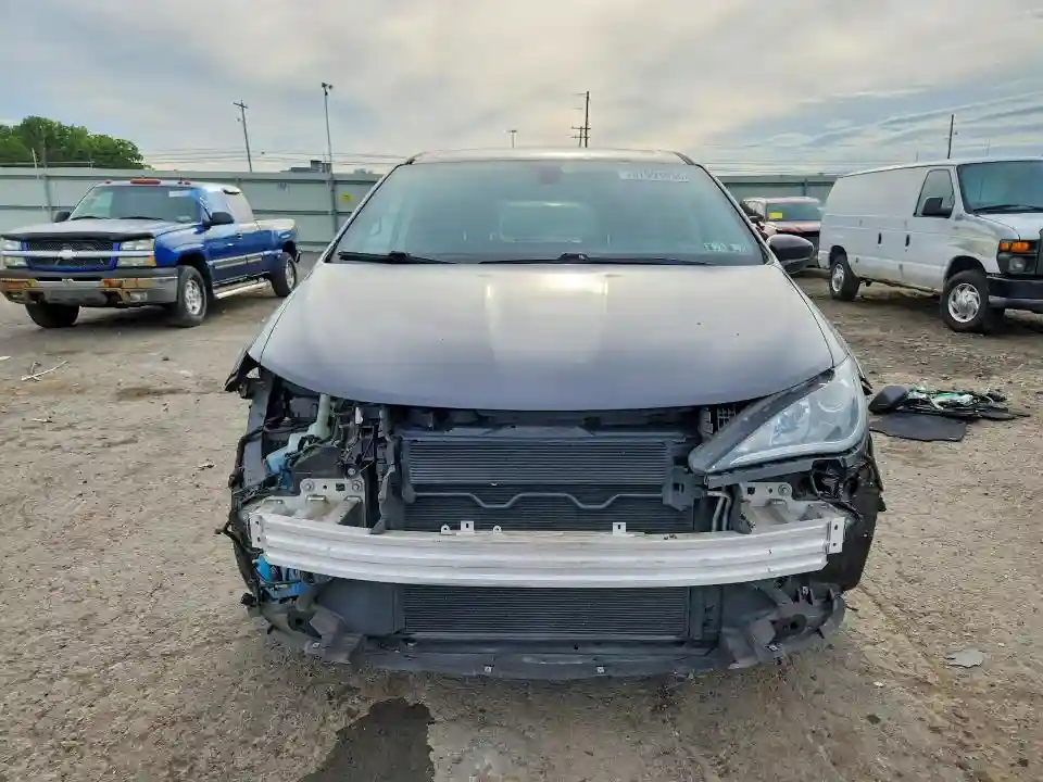 2C4RC1FG6JR123642 2018 CHRYSLER PACIFICA-4