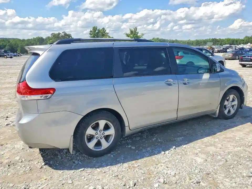 5TDKK3DC0BS154345 2011 TOYOTA SIENNA-2