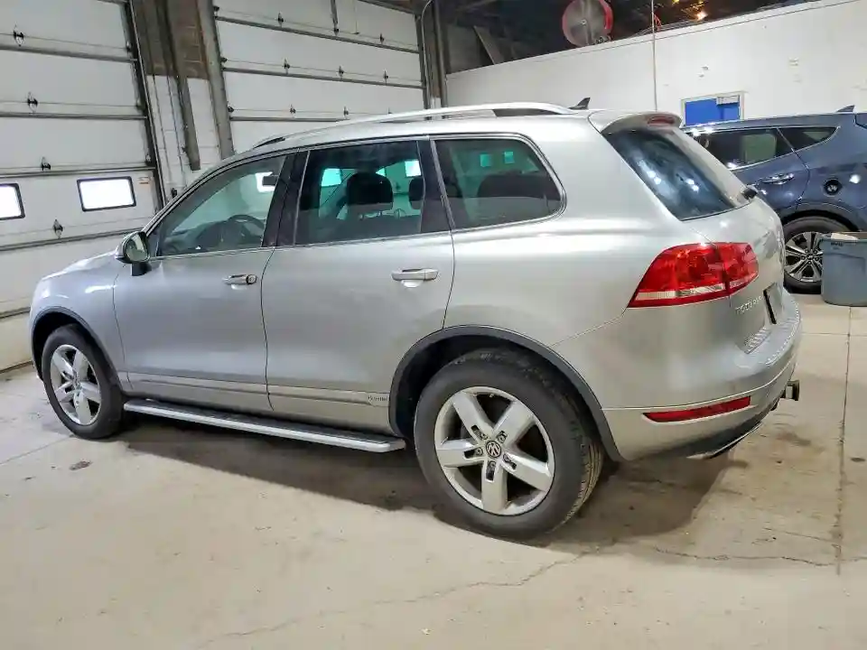 WVGFG9BP1BD004991 2011 VOLKSWAGEN TOUAREG-1