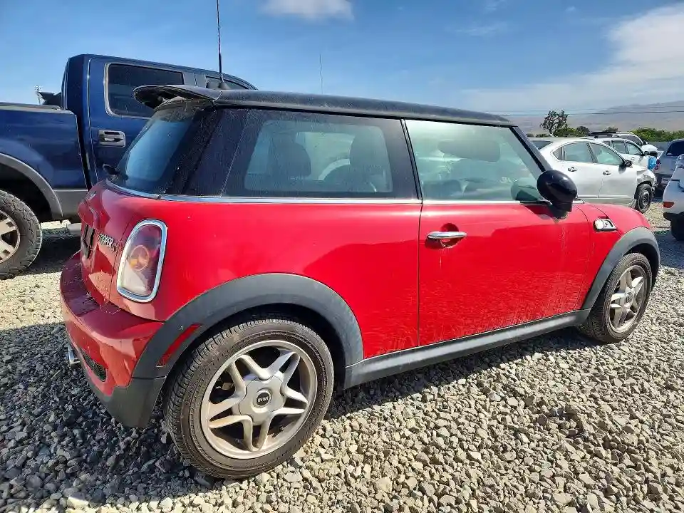 WMWMF7C50ATZ70461 2010 MINI COOPER-2