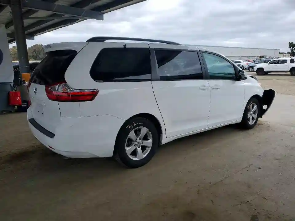 5TDKZ3DC3HS883024 2017 TOYOTA SIENNA-2