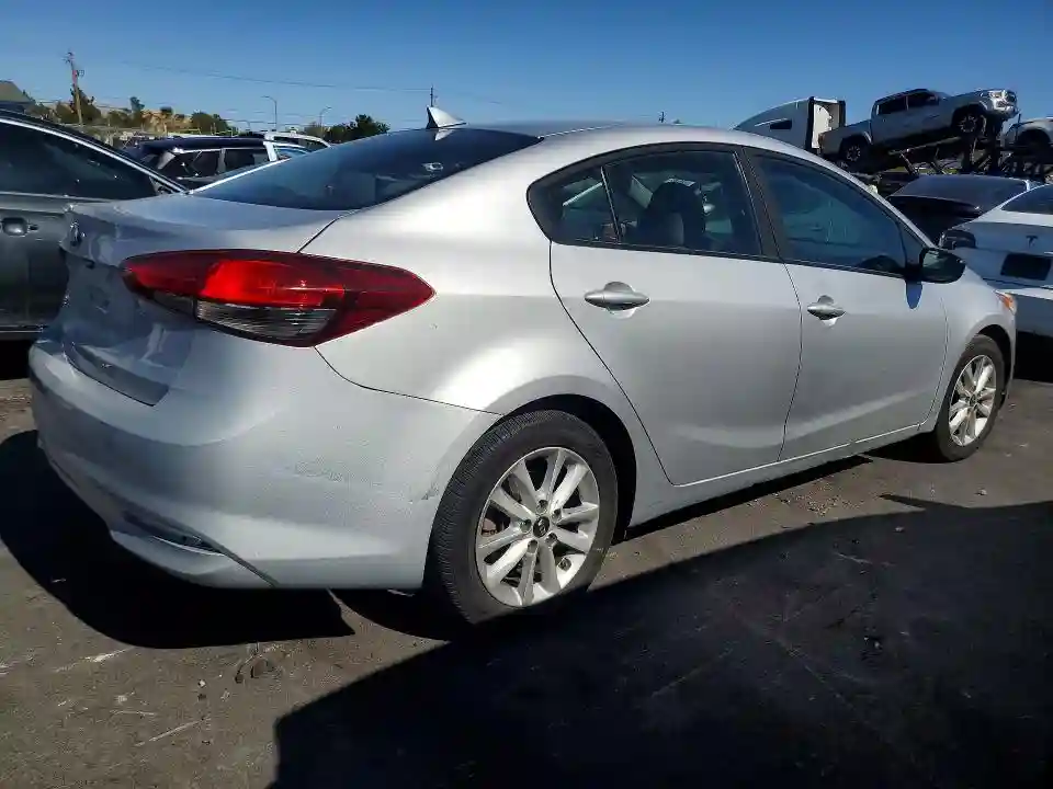 3KPFL4A76HE117007 2017 KIA FORTE-2