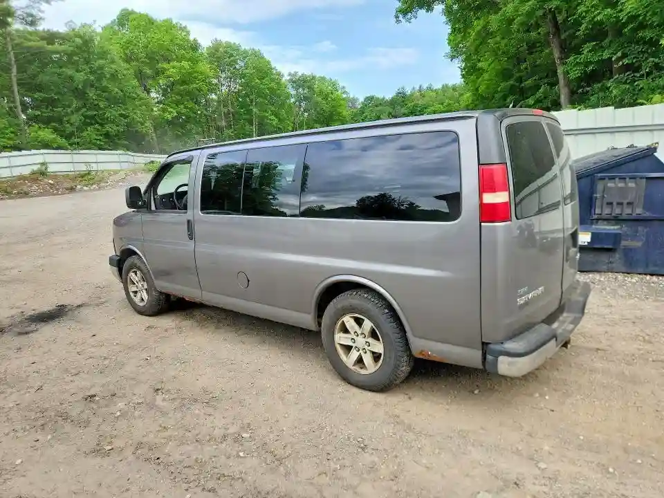 1GKS8CF49C1118886 2012 GMC SAVANA-1