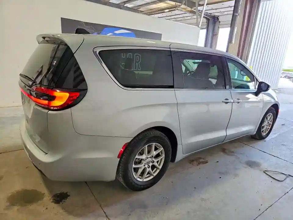 2C4RC1BGXPR625049 2023 CHRYSLER PACIFICA-2