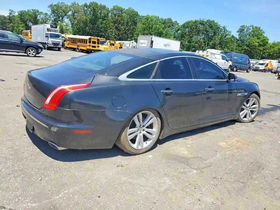SAJWA1CB3BLV08217 2011 JAGUAR XJ-2