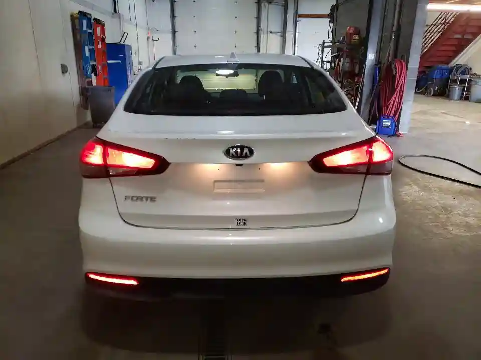 3KPFL4A77JE235394 2018 KIA FORTE-5