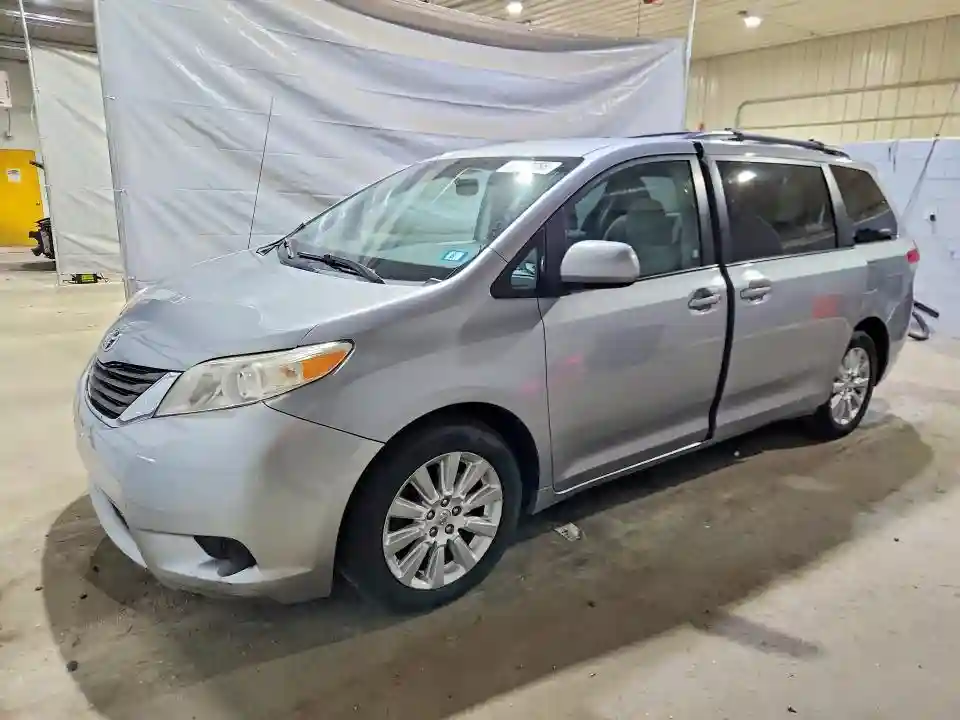 5TDJK3DC4BS025326 2011 TOYOTA SIENNA-0