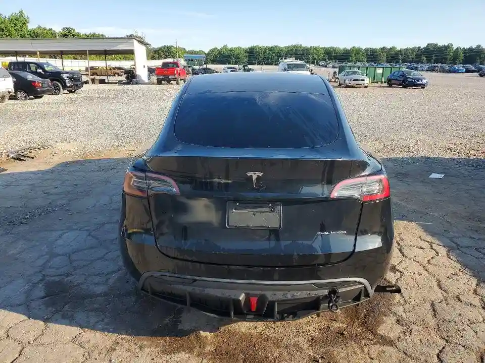 7SAYGDEE6PA058586 2023 TESLA MODEL Y-5