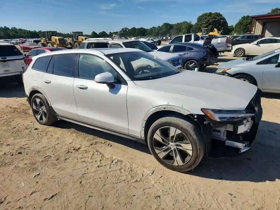 YV4102WK6L1037932 2020 VOLVO V60-3