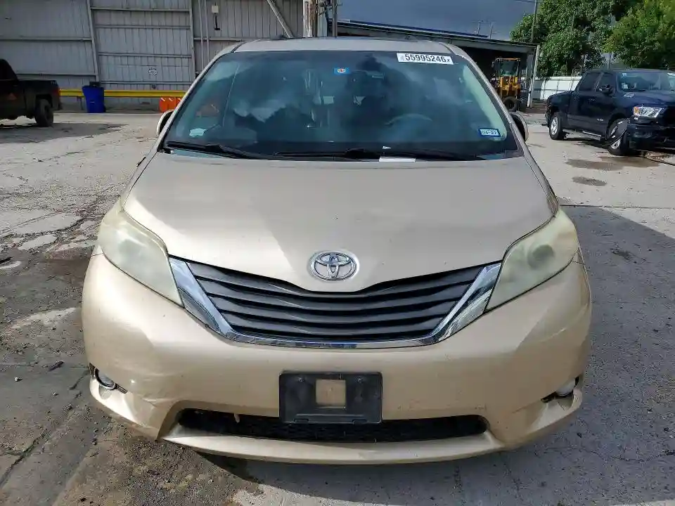 5TDYK3DC0DS310557 2013 TOYOTA SIENNA-4