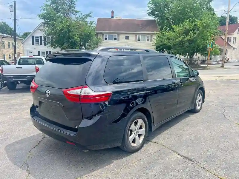 5TDKZ3DC7JS903233 2018 TOYOTA SIENNA-2
