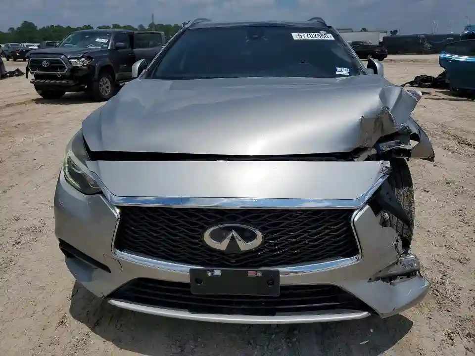 SJKCH5CP5HA027550 2017 INFINITI QX30-4