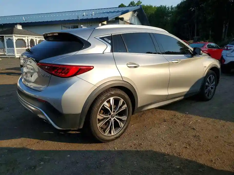 SJKCH5CR2HA016197 2017 INFINITI QX30-2