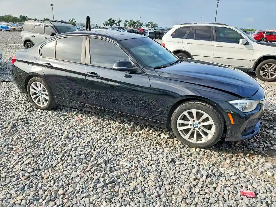 WBA8A9C5XJAH14726 2018 BMW 3 SERIES-3