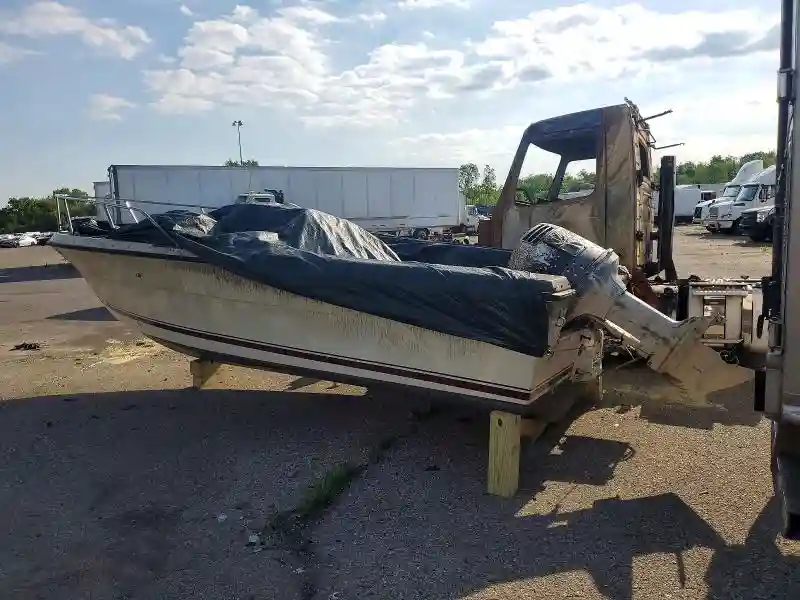SSUC0085D686 1986 TIARA SPORTBOATS BOAT-2