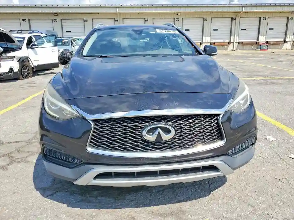 SJKCH5CR9JA052426 2018 INFINITI QX30-4