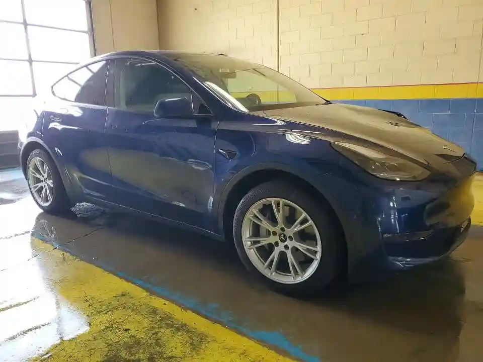 7SAYGDEEXRA265307 2024 TESLA MODEL Y-3