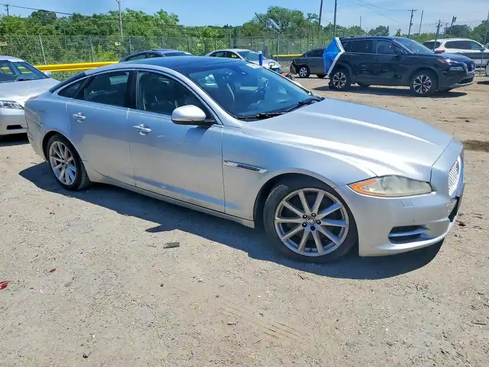SAJWA1CB9CLV23502 2012 JAGUAR XJ-3