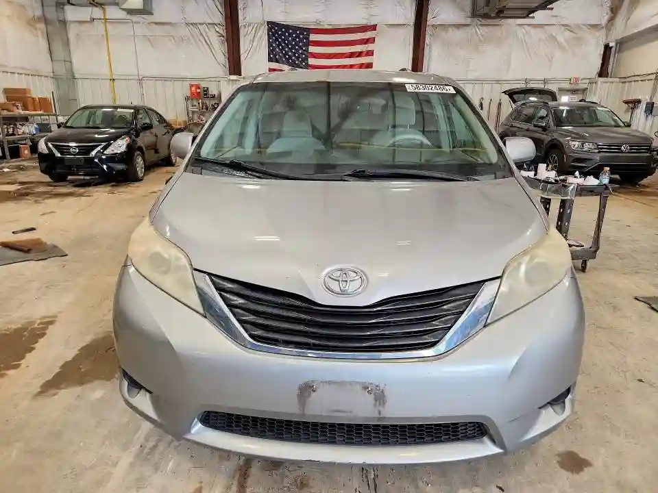 5TDKK3DC9BS036200 2011 TOYOTA SIENNA-4