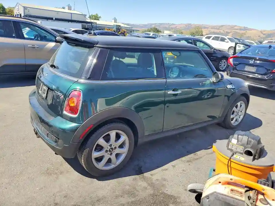 WMWMF7C52ATZ70199 2010 MINI COOPER-2