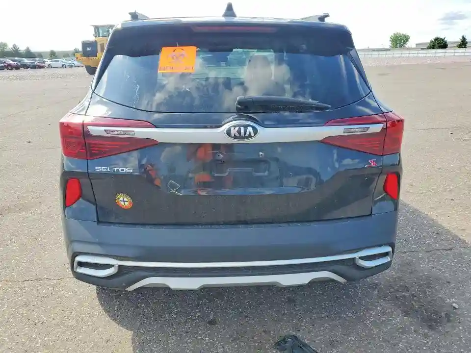 KNDEUCAA9M7097957 2021 KIA SELTOS-5