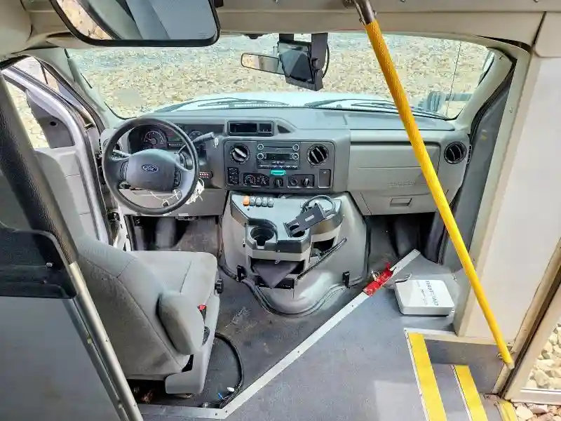 1FDFE4FSXHDC13744 2017 FORD ECONOLINE-4