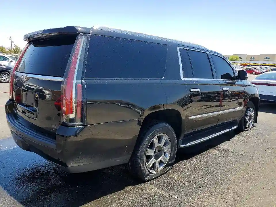 1GYS3GKJ7JR291635 2018 CADILLAC ESCALADE-2