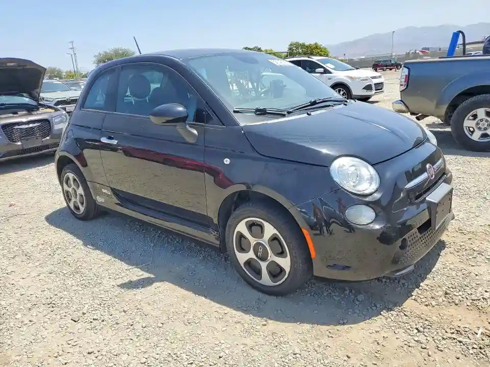 3C3CFFGE1FT732556 2015 FIAT 500-3