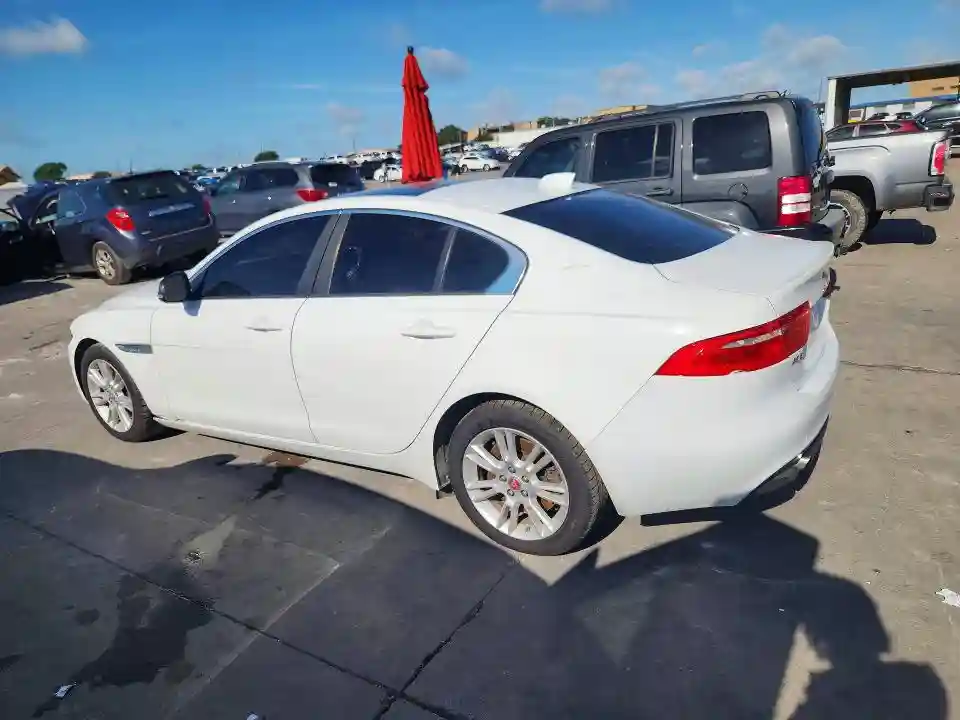 SAJAD4FX7JCP34754 2018 JAGUAR XE-1