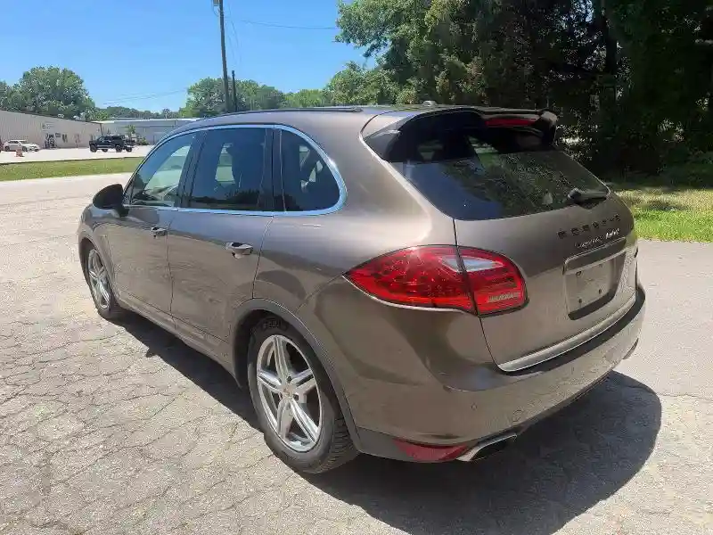 WP1AE2A27CLA91108 2012 PORSCHE CAYENNE-2