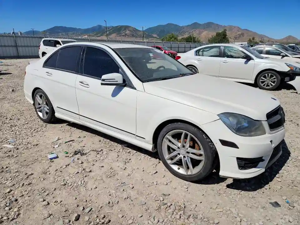 WDDGF4HB1DA835945 2013 MERCEDES-BENZ C-CLASS-3