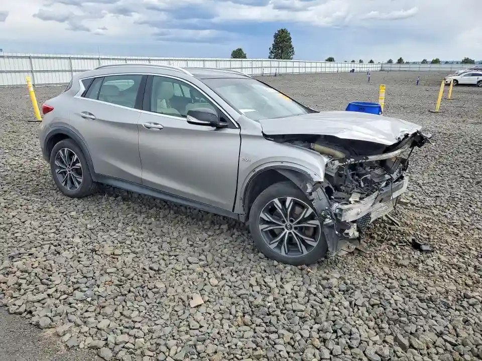 SJKCH5CR4JA049773 2018 INFINITI QX30-3