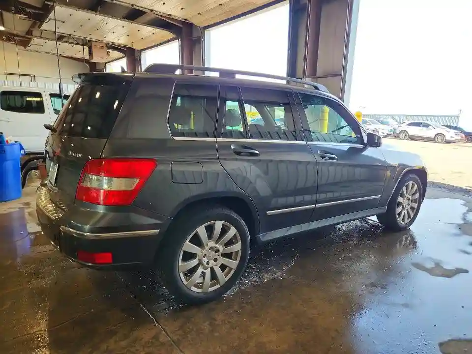 WDCGG8HBXBF577255 2011 MERCEDES-BENZ GLK-CLASS-2