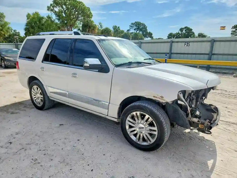 5LMJJ2H5XBEJ08492 2011 LINCOLN NAVIGATOR-3