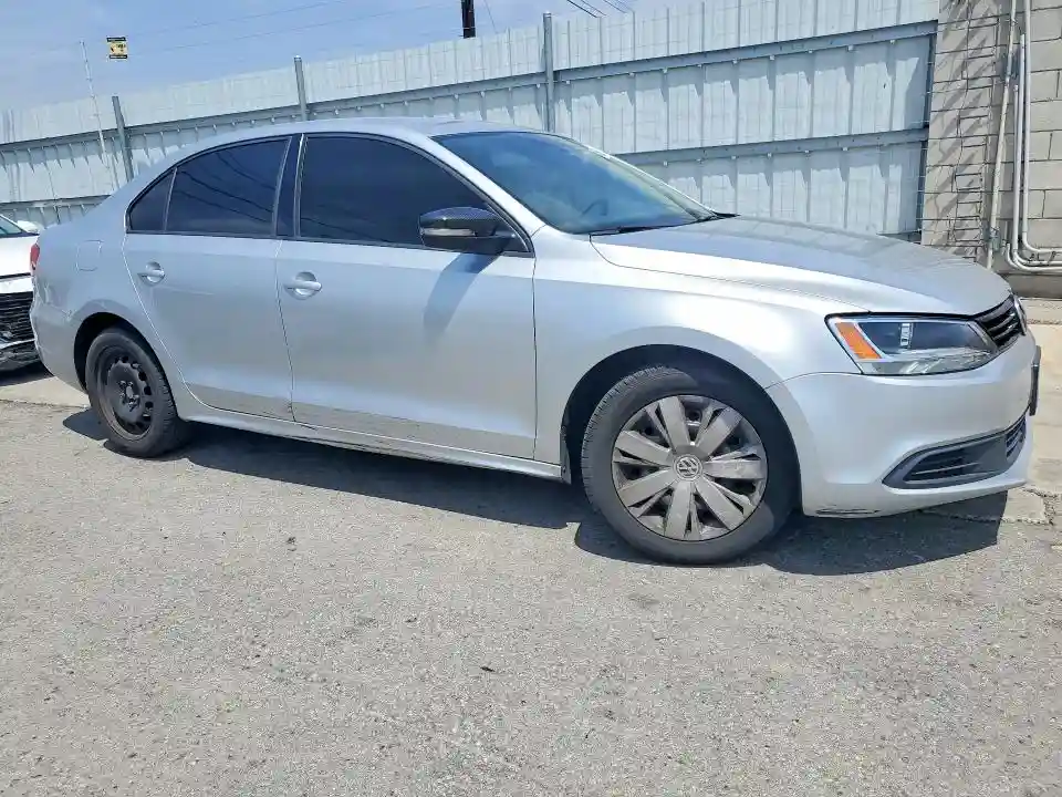 3VWD17AJ4EM226901 2014 VOLKSWAGEN JETTA-3