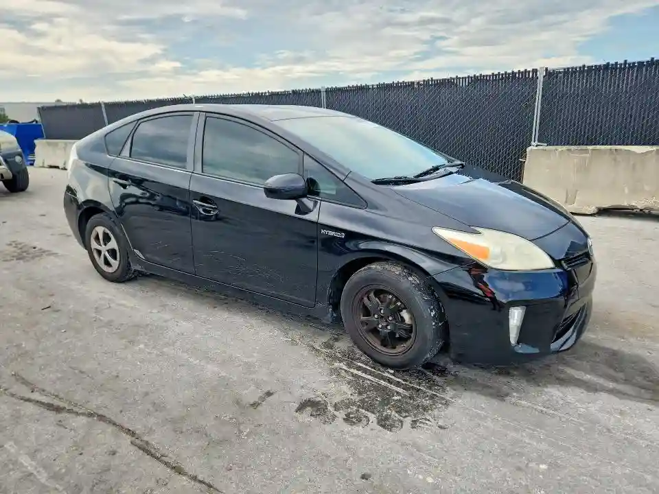 JTDKN3DU6D5602161 2013 TOYOTA PRIUS-3