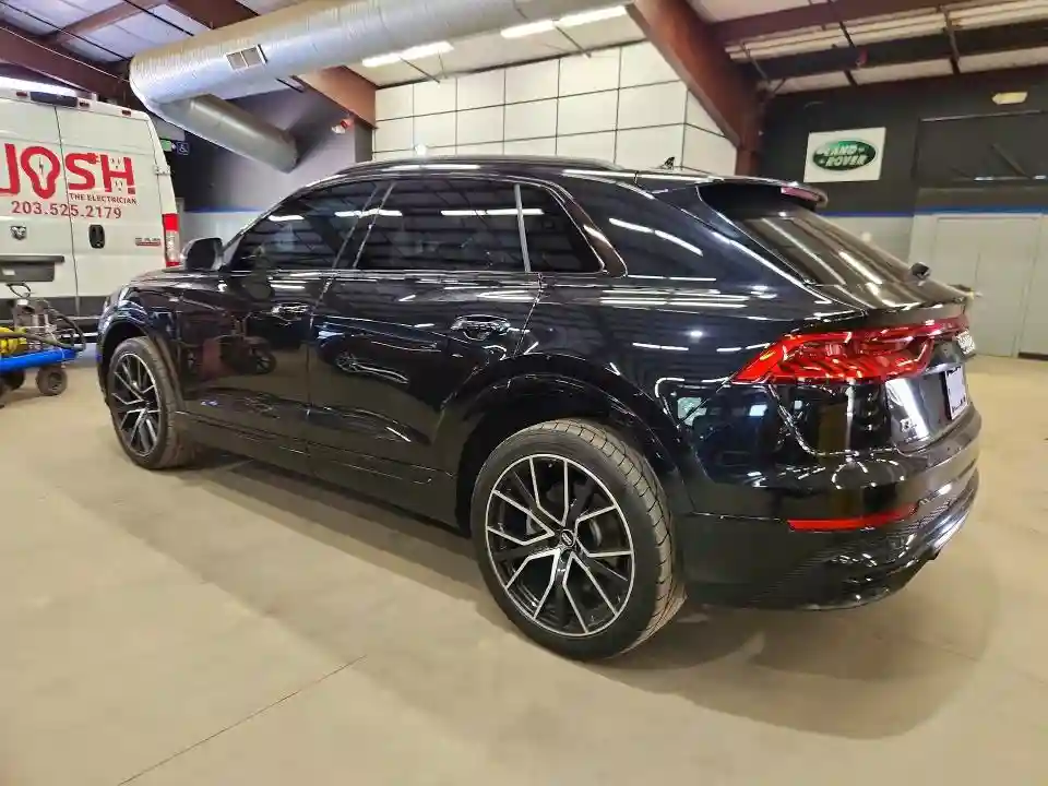 WA1DVAF11KD028727 2019 AUDI Q8-1