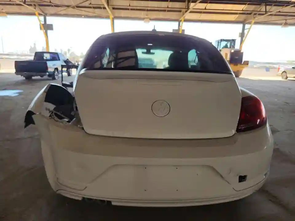 3VWF17AT6HM629745 2017 VOLKSWAGEN BEETLE-5