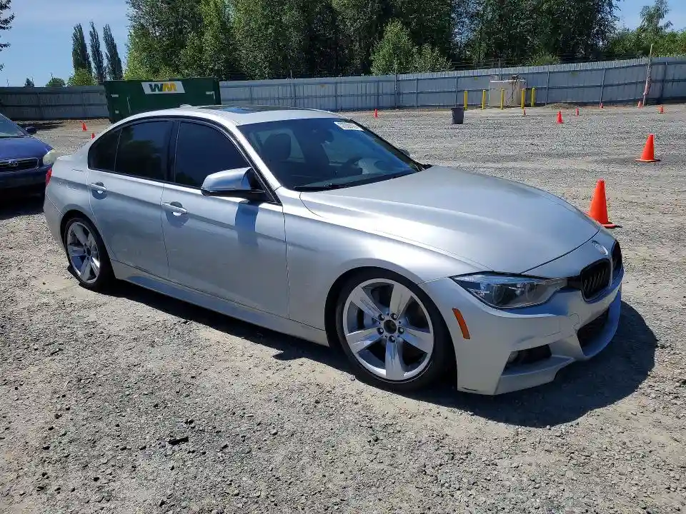 WBA8D9G53JNU66620 2018 BMW 3 SERIES-3